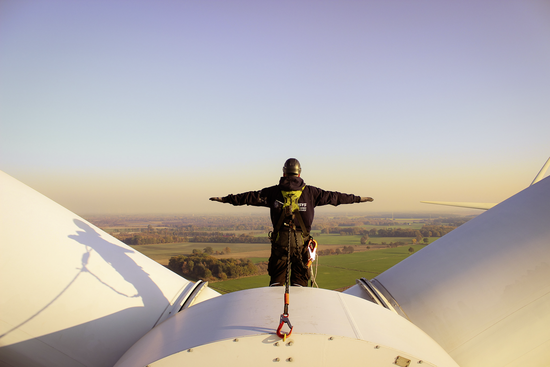 Techniker auf Windrad